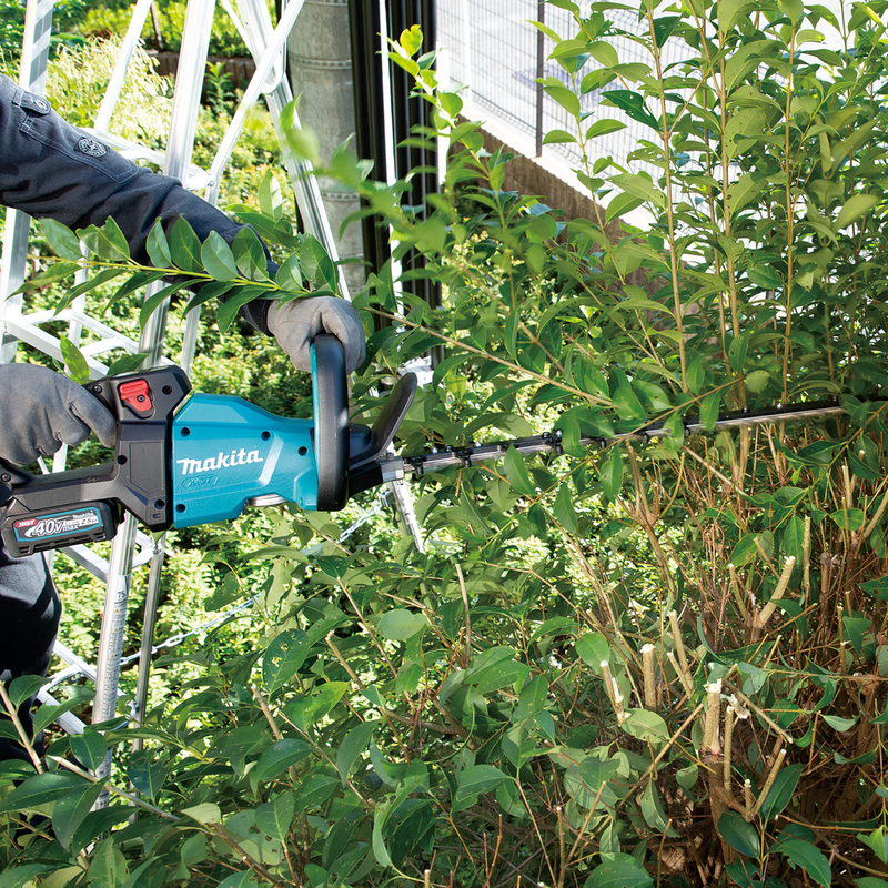 MAKITA CORTA-SEBES 600MM XGT 40V MAX - UH006GZ