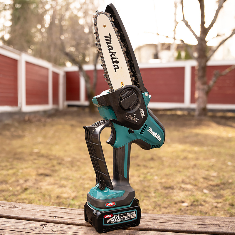 MAKITA Mini Motosserra de Poda XGT - UC029GZ