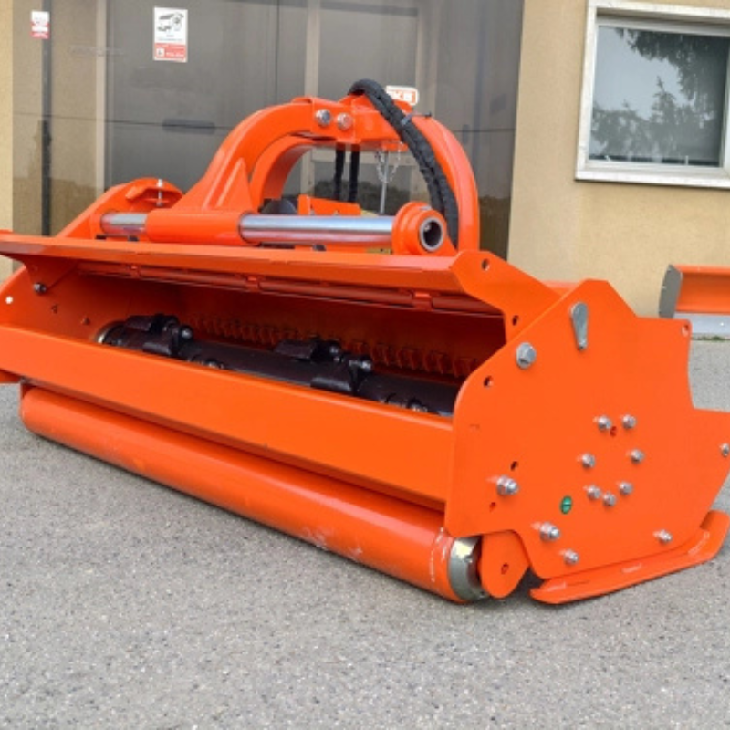 Triturador de martelos deslocável - Para tratores de 60-100 cv - Série pesada - 1.80m de trabalho útil - CERVO180PTO